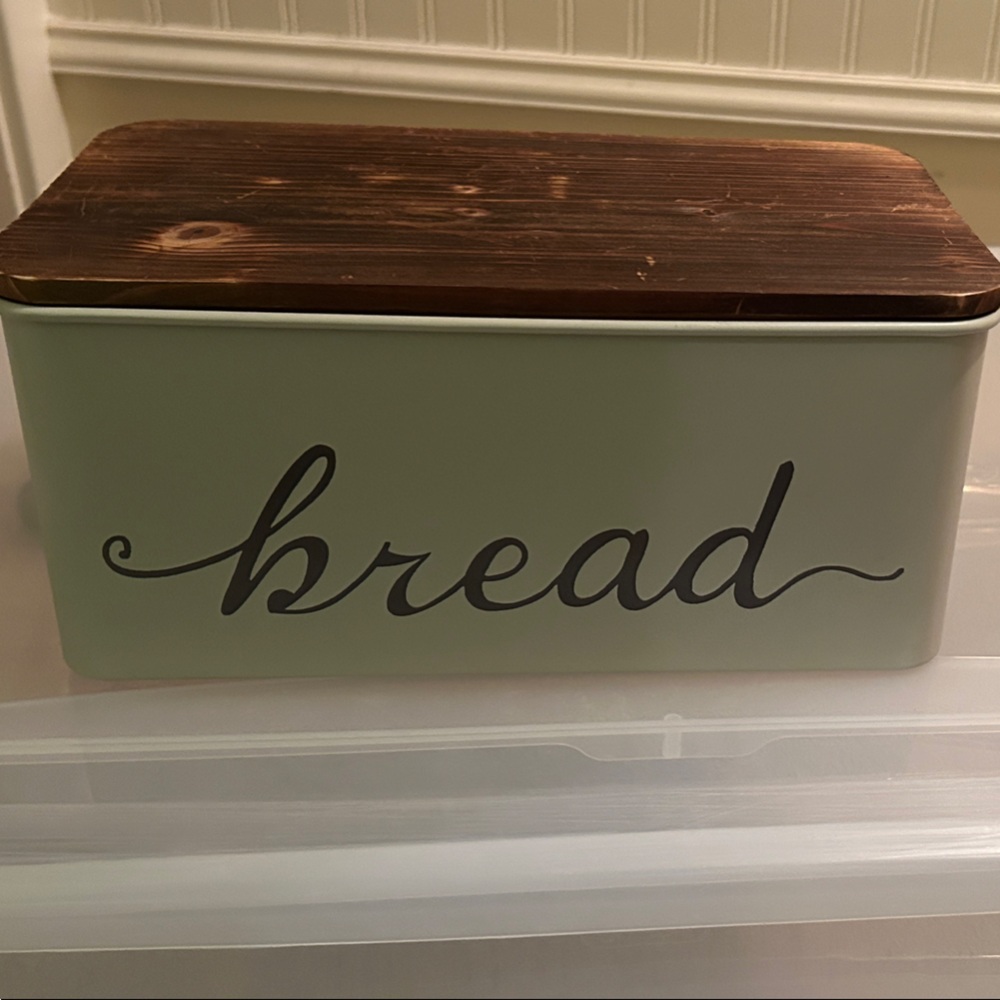 Ashland Bread Box with Wooden Lid